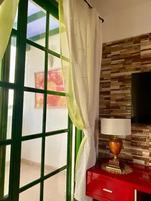 Una televisión o centro de entretenimiento en Apartment Laura, Romantic stay, Free WiFi