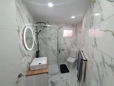 Un baño de CASA ALAIA