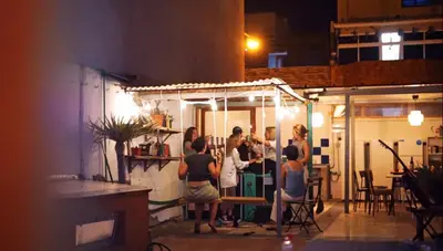 Clientes alojados en Doña Rose Surf Hostel