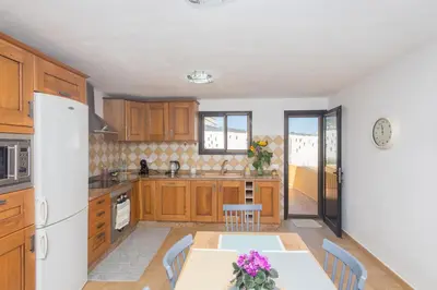 Una cocina o zona de cocina en Moya Rooftop House - 3BR