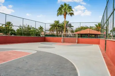 Instalaciones para jugar a tenis o squash en Lux 2BR Maspalomas Pool Terrace o alrededores