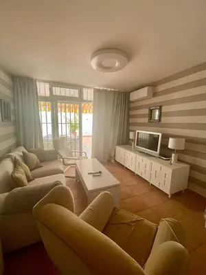 Una televisión o centro de entretenimiento en Gladiolos San Agustin Beach