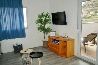 Una televisión o centro de entretenimiento en Los Adejo