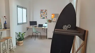 Una televisión o centro de entretenimiento en The Wave Temple II