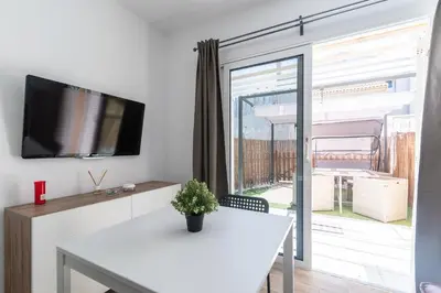 Una televisión o centro de entretenimiento en Home2Book Green Oasis Charming Duplex Maspalomas