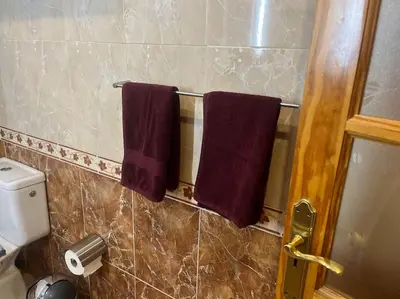 Un baño de Melo Home 1 Near Airport, Elevator