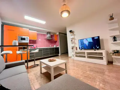 Una cocina o zona de cocina en Melo Home 1 Near Airport, Elevator