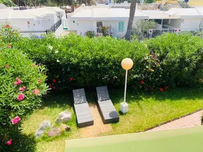 Jardín al aire libre en Puerto Rico duplex with community pool close to the beach