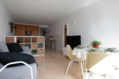 Una televisión o centro de entretenimiento en Studio de Luxe San Agustín