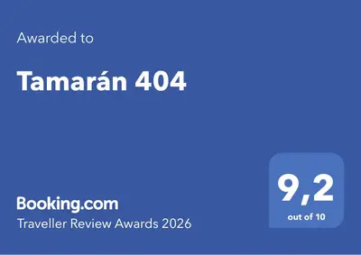 Certificado, premio, señal o documento que está expuesto en Tamarán 404