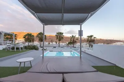 Piscina en o cerca de 2BR Terrace House - Pool & Solarium