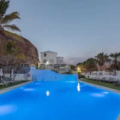 2BR Terrace House - Pool & Solarium