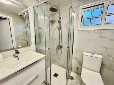 Un baño de GRAN CANARIA Casa Magboss IV i V by Jacek Budek
