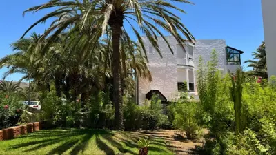 Jardín al aire libre en GRAN CANARIA Casa Magboss IV i V by Jacek Budek