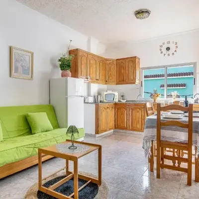 Apartment 3 bedrooms familieshi king routes WiFi