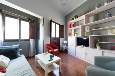 Una televisión o centro de entretenimiento en Balcony Spacious 2BR Arucas Historic Center