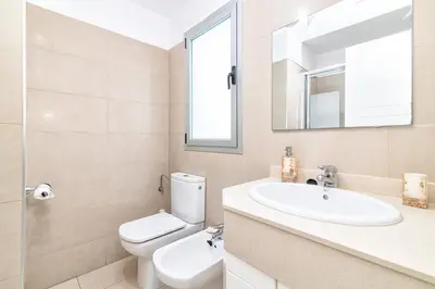 Un baño de Comfortable Apartment with Terrace