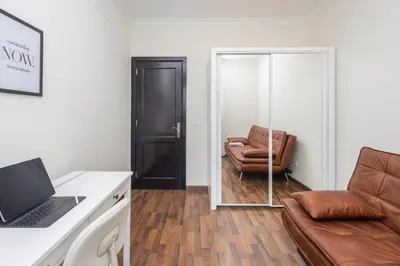 Una televisión o centro de entretenimiento en Luxury Workfriendly Far Ocean Views Home