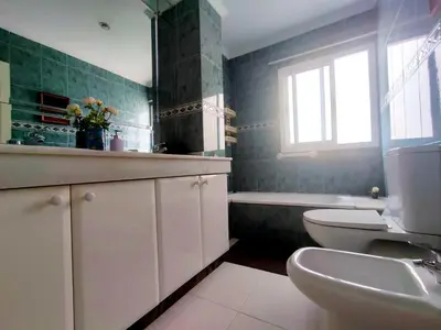 Un baño de Pura Vida Beachfront Apartment