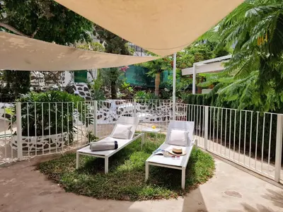 Jardín al aire libre en Histórica Casa con vistas al Jardín de Cactus y montañas