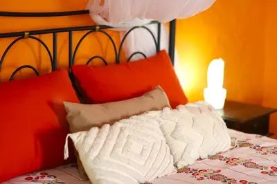 Cama o camas de una habitación en Histórica Casa con vistas al Jardín de Cactus y montañas
