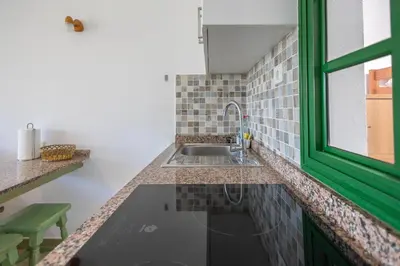 Una cocina o zona de cocina en Private Solarium Bungalow Garden