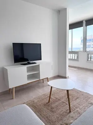 Una televisión o centro de entretenimiento en Apartamento Playa Cañon del águila