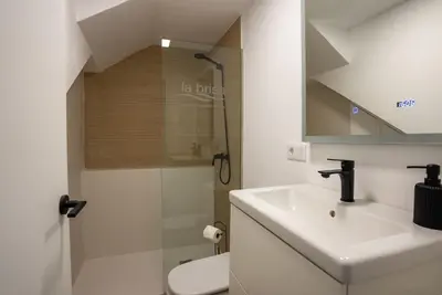 Un baño de La Brisa by Gran Canaria Homes