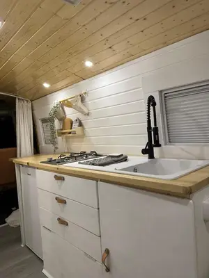 Una cocina o zona de cocina en La Pepa Van