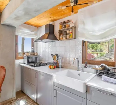 Una cocina o zona de cocina en LA MADRIGUERA De FUENTE HERVERA