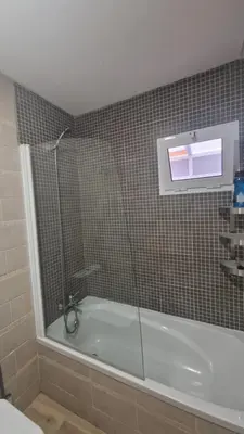 Un baño de Oasis costero by 