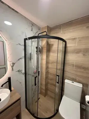 Un baño de Oasis costero by 