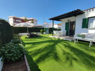 Jardín al aire libre en Bungalow next Yumbo Center