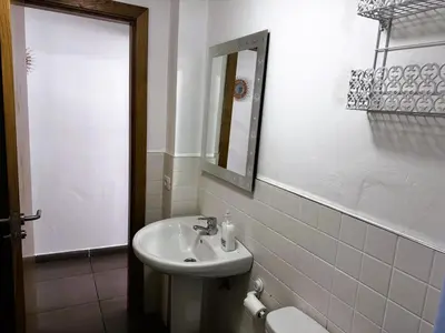 Un baño de Vivelorural comfy apartment wifi & beach -Gáldar