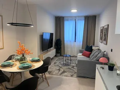 Una televisión o centro de entretenimiento en Joyful Homes