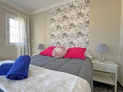 Cama o camas de una habitación en Villa Esmeralda junto al mar
