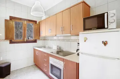 Una cocina o zona de cocina en Villa Palomino - Sleeps 6 - Parking - Pet Friendly