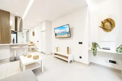 Una televisión o centro de entretenimiento en Chelsea Canteras by CanariasGetaway