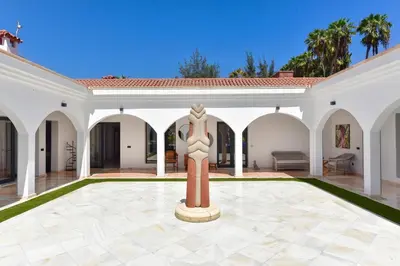 Edificio en el que se encuentra la villa