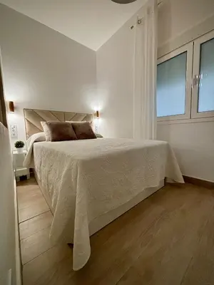 Cama o camas de una habitación en Álvaro Home con parking para turismo pequeño