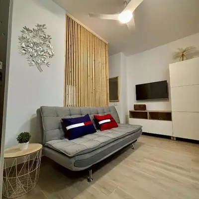 Álvaro Home con parking para turismo pequeño