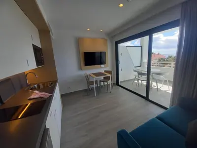 Una televisión o centro de entretenimiento en Apartamentos Marivista