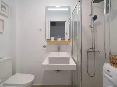 Un baño de Las Canteras SeaLove