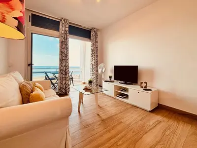 Una televisión o centro de entretenimiento en Click&Guest - Oceanview Bliss in Gran Canaria