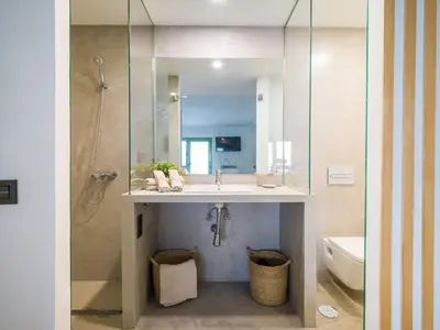Un baño de Moderno estudio & zona gourmet & shopping GB2B
