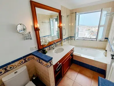 Un baño de Magnificent 5-star very large luxury villa sea view jacuzzi and heated pool