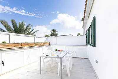 Un balcón o terraza de Casa Amarilla Begoña by VillaGranCanaria