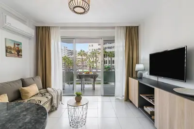 Una televisión o centro de entretenimiento en Paradise Canarian Breeze Suite