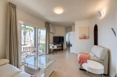 Una televisión o centro de entretenimiento en Altamar, 2 Bedroom - by Gestión Vacacional Canarias
