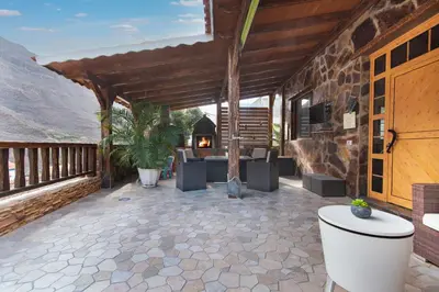 Un patio o zona al aire libre en Canarian Villa with Pool 27C, Lovely Patio and Parking